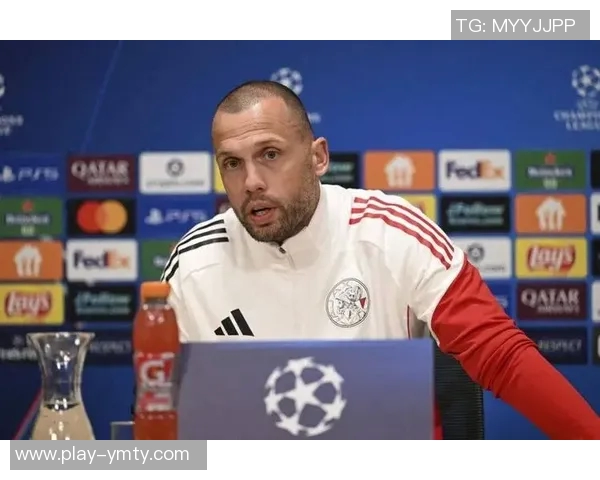 阿贾克斯总监支持海廷加称执教初期成绩并非唯一标准 阿贾克斯总监支持海廷加称执教初期成绩并非唯一标准